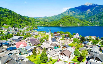 Aerial view of Hallstatt village with lake and mountains, part of Munich to Salzburg day trip.