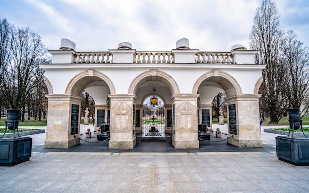 Tomb of the Unknown Soldier in Warsaw during a private guided city tour by car.