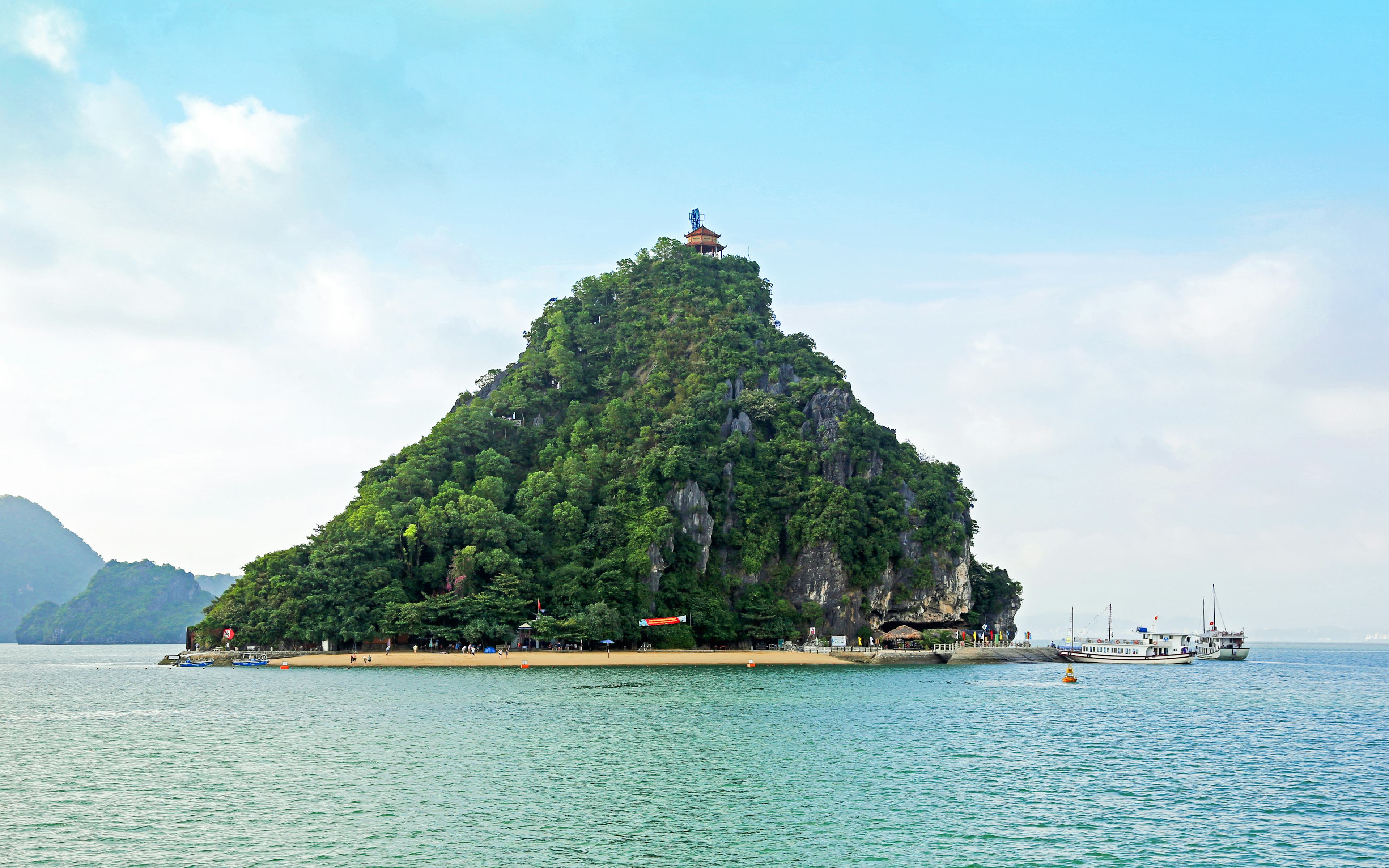 Ha Long Bay