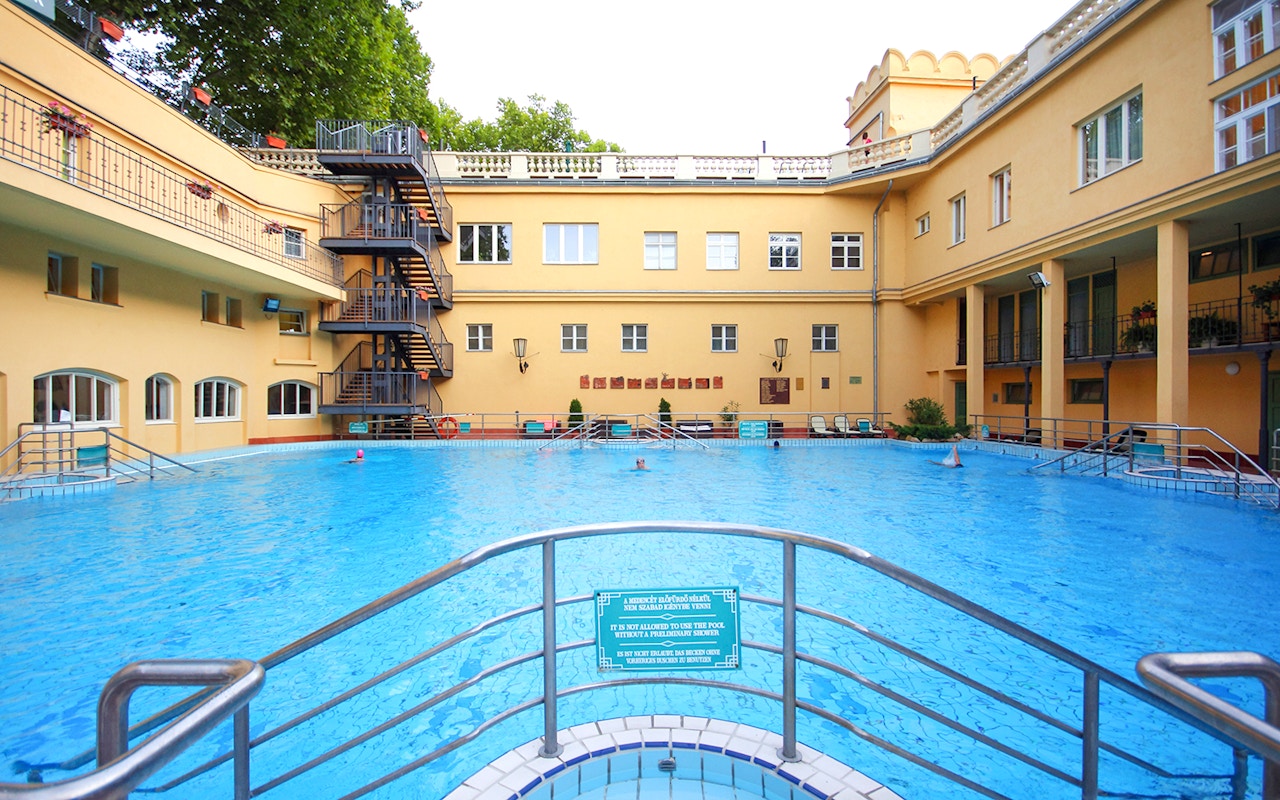 Combo: Lukács Baths + Danube Cruise (5% off)