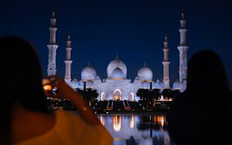private stadtrundfahrt in abu dhabi während eines zwischenstopps mit flughafentransfers und eintritt in die große moschee-2