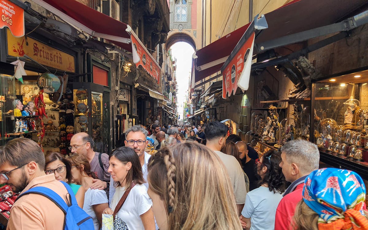 tour guidato a piedi dei punti di interesse di napoli più famosi-8 tour guidato a piedi dei punti di interesse di napoli più famosi-8