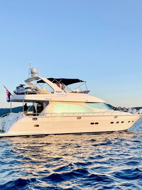 Speedboat cruising near Solta during Blue Lagoon and Trogir tour.