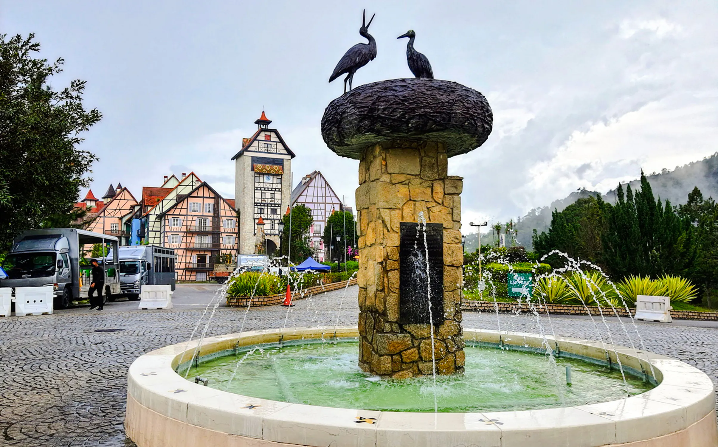 From Kuala Lumpur: Bukit Tinggi French Village and Genting Highlands Day Trip with Awana Skyway Cable Car Image 12