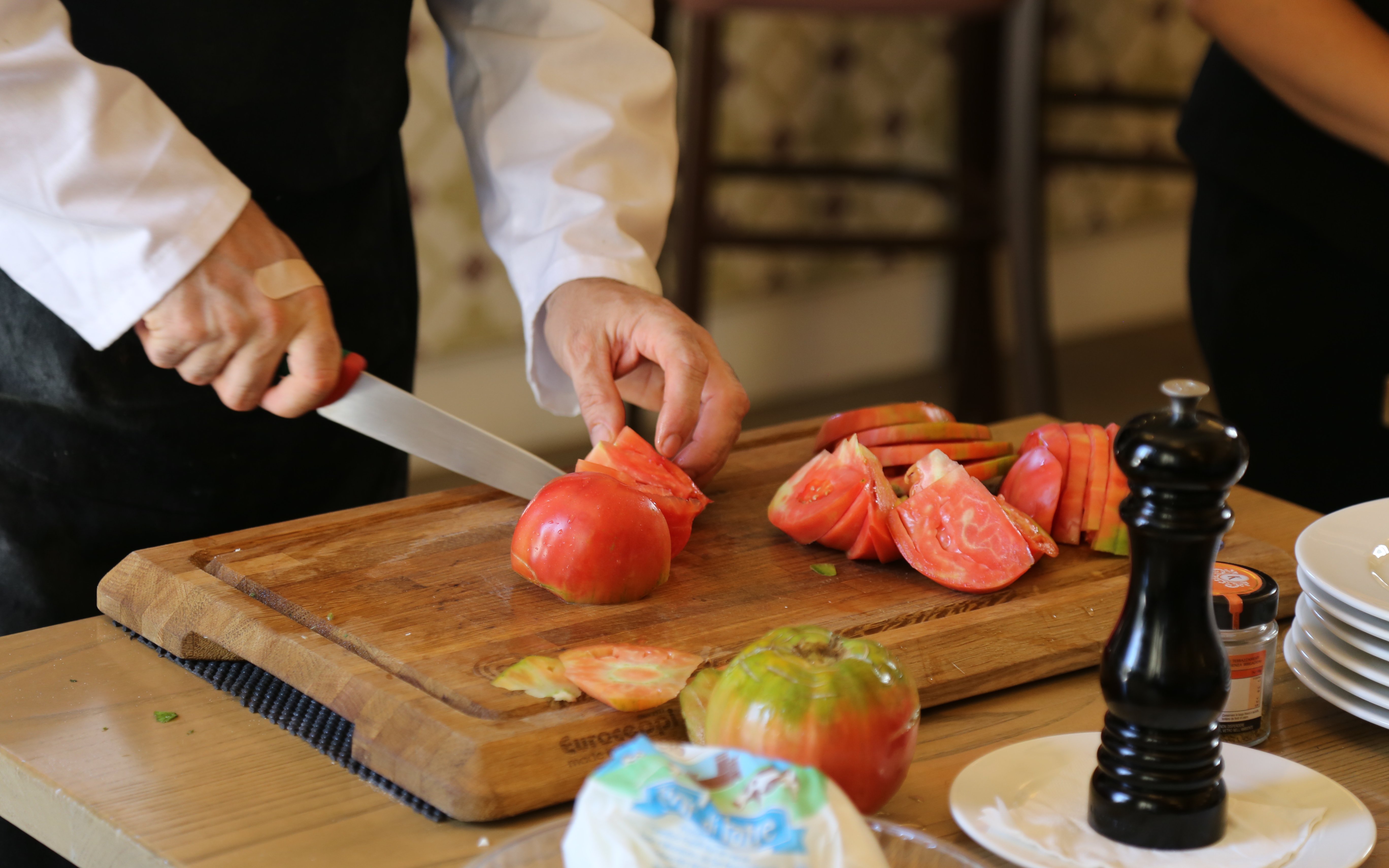 Cutting tomato at Neapolitan Cooking School in Sorrento.