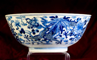 Blue and white porcelain bowl with dragon motif at Asian Civilisations Museum.