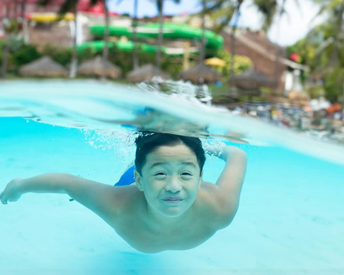 Zip & Dip Combo: Coral Crater 3-Zipline Adventure + Wet 'n' Wild Hawaii Admission (Product 55319)