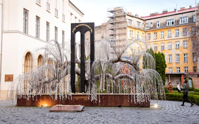 Budapest: Jewish Quarter & Ghetto Wall Memorial Guided Tour