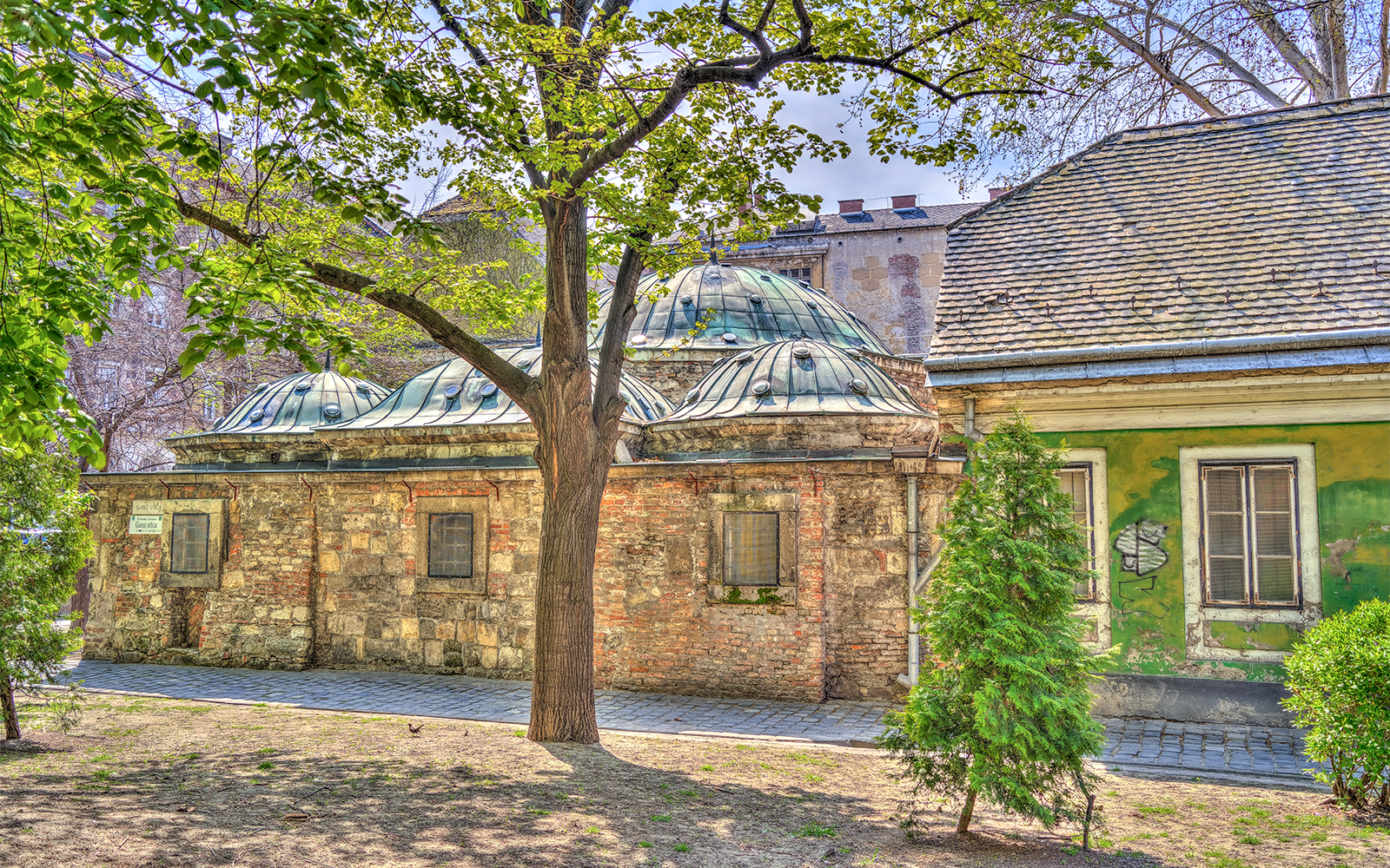 history of budapest baths