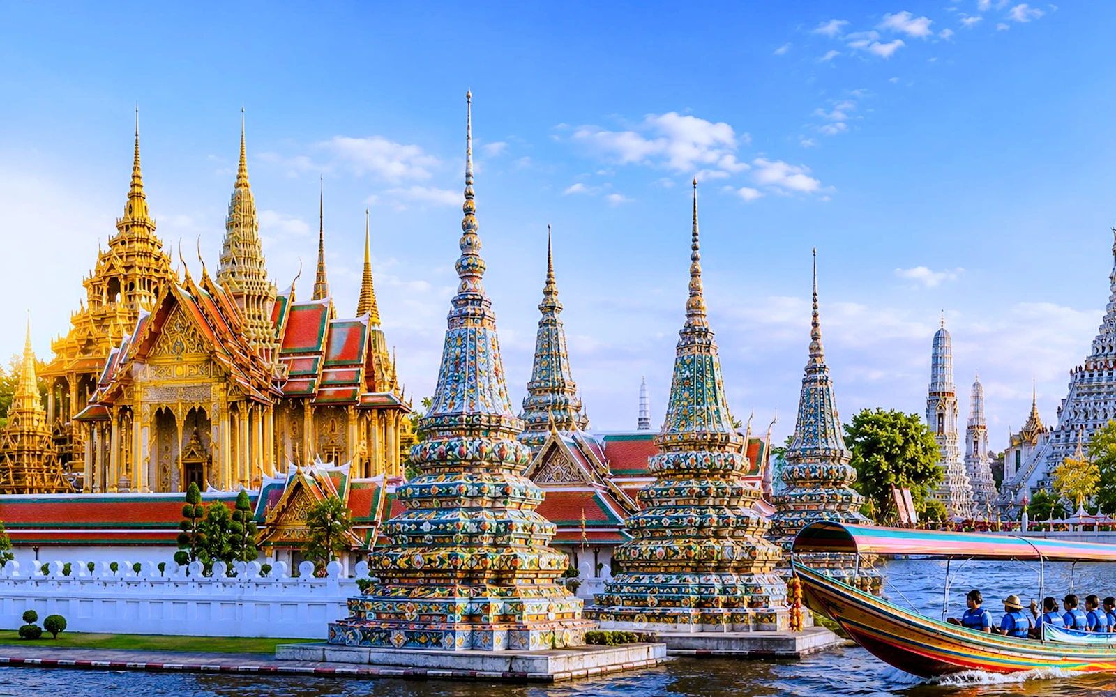 Bangkok Tuk-Tuk Tour with Thai Costume Rental and Wat Arun Photo Stop Image 3