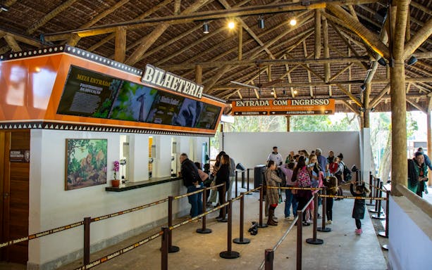 Ticket counter at São Paulo Zoo for Simba Safari tour.