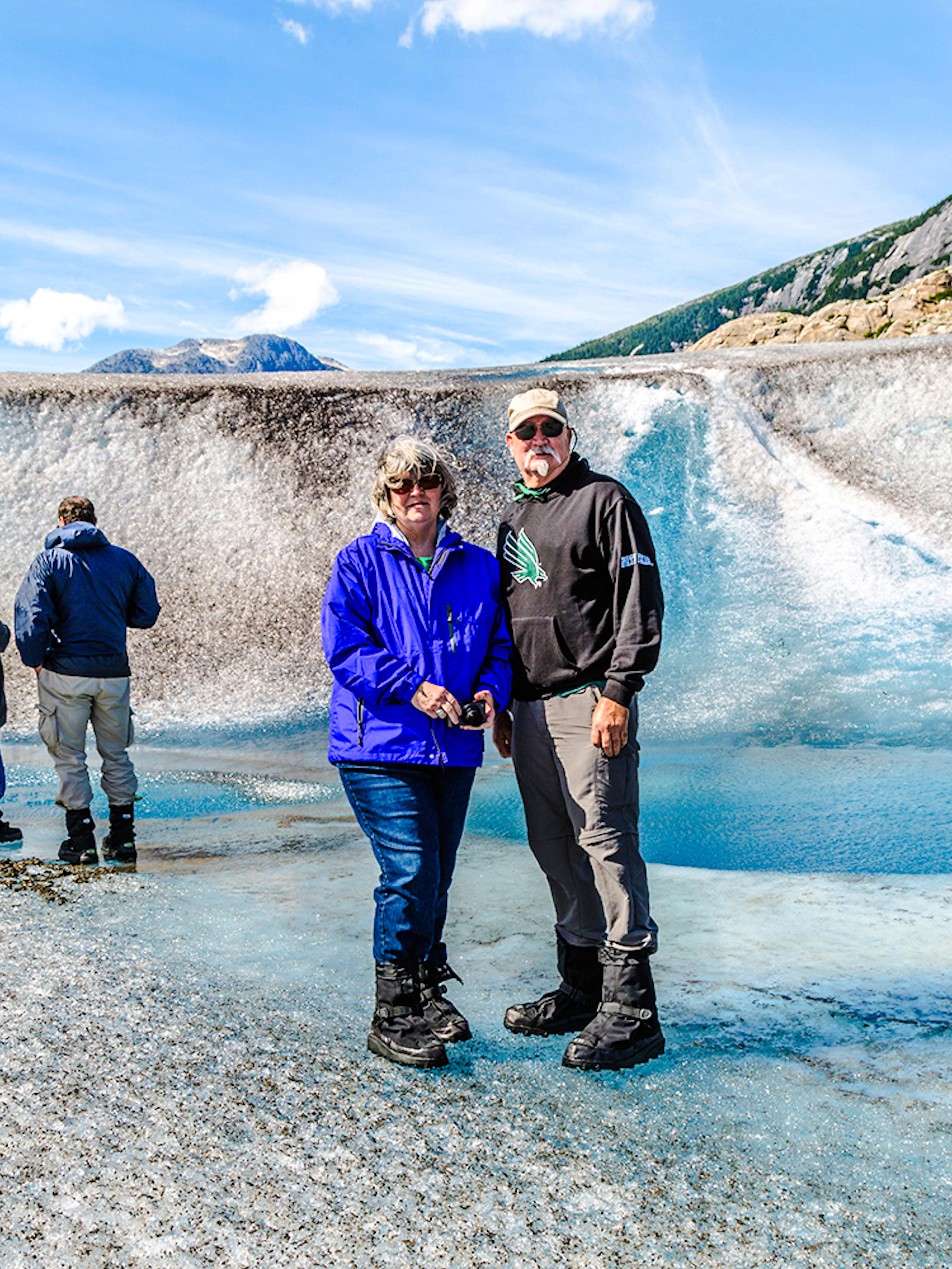 juneau helicopter tour with glacier landing & dog sledding on herbert glacier-1