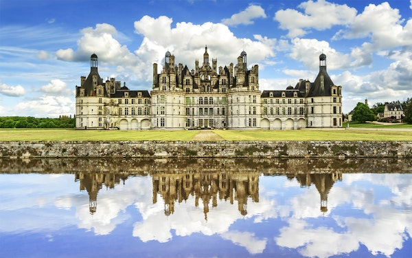 From Paris: All Day Loire Valley Small Group Guided Tour with Entry Tickets 