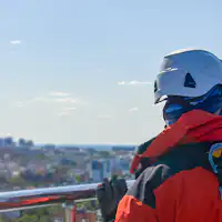 walking narrow edge osaka