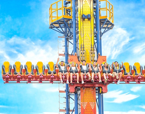 Sky fall ride at VinWonders Nha Trang with people seated, ready for the drop.