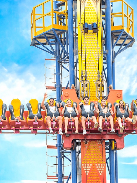 Sky fall ride at VinWonders Nha Trang with people seated, ready for the drop.