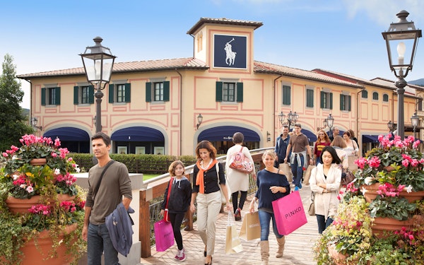 From Florence: Round Trip Shuttle Bus Service to Barberino Outlet