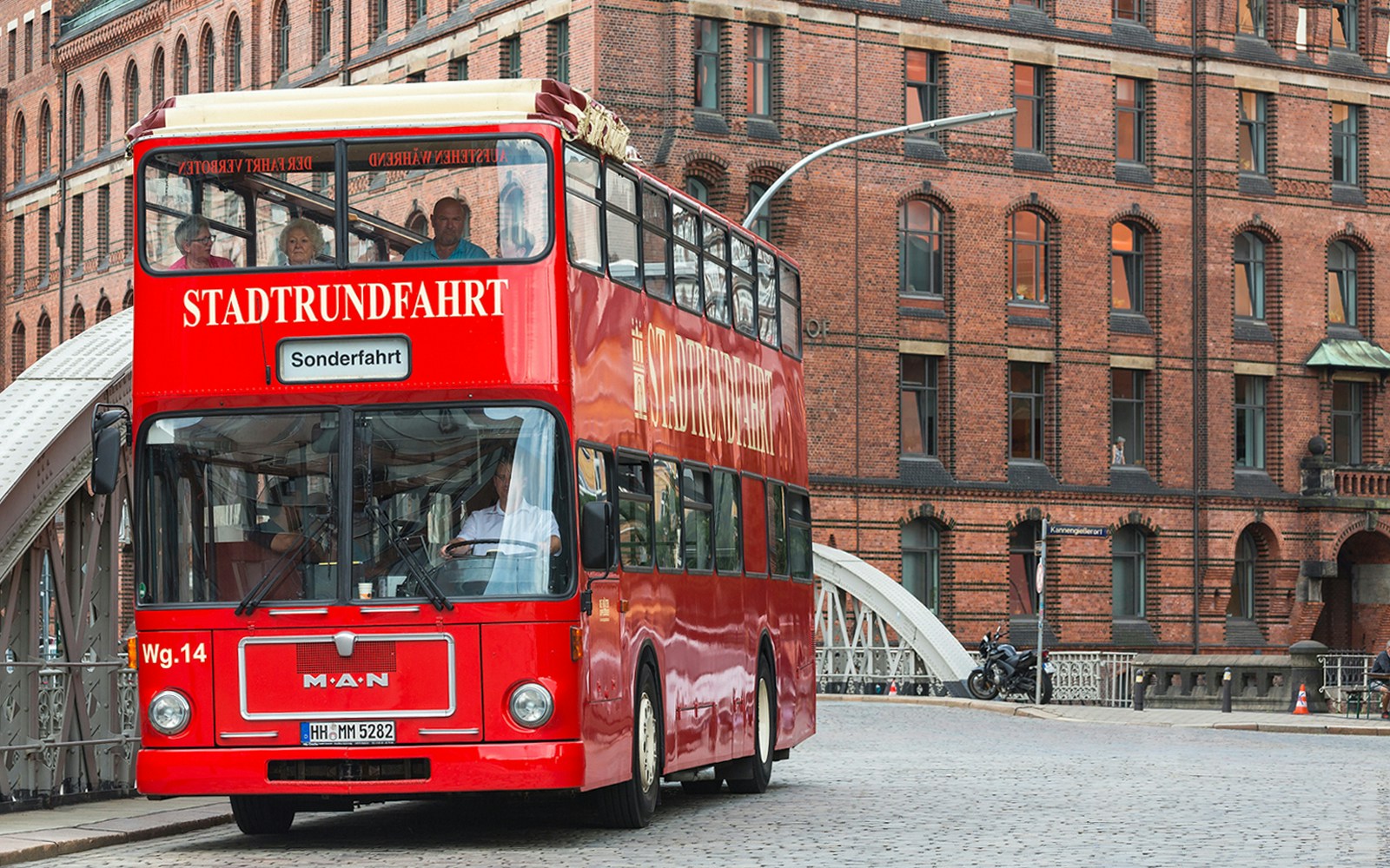 Hop on hop off bus in Kontorhaus District