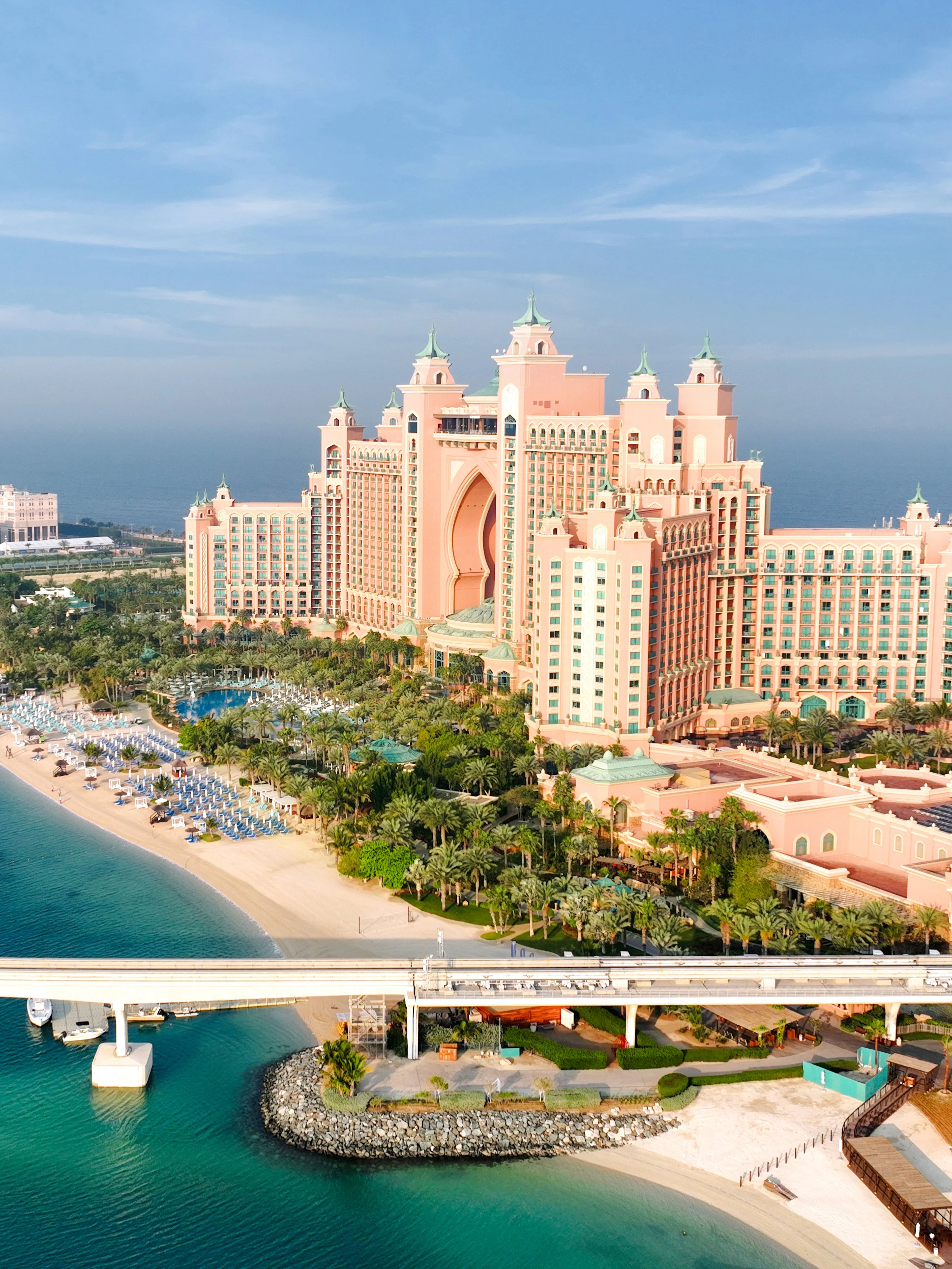 Hot air balloon over Atlantis The Palm, Dubai, with beach and resort view.