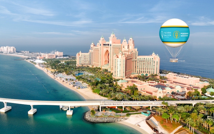 Hot air balloon over Atlantis The Palm, Dubai, with beach and resort view.