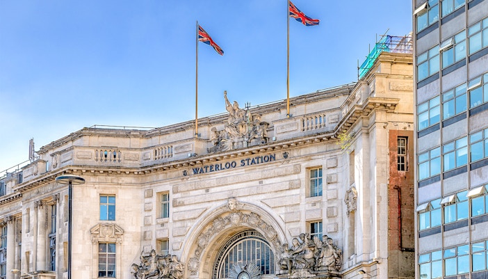 Getting to SEA Life London Aquarium by train