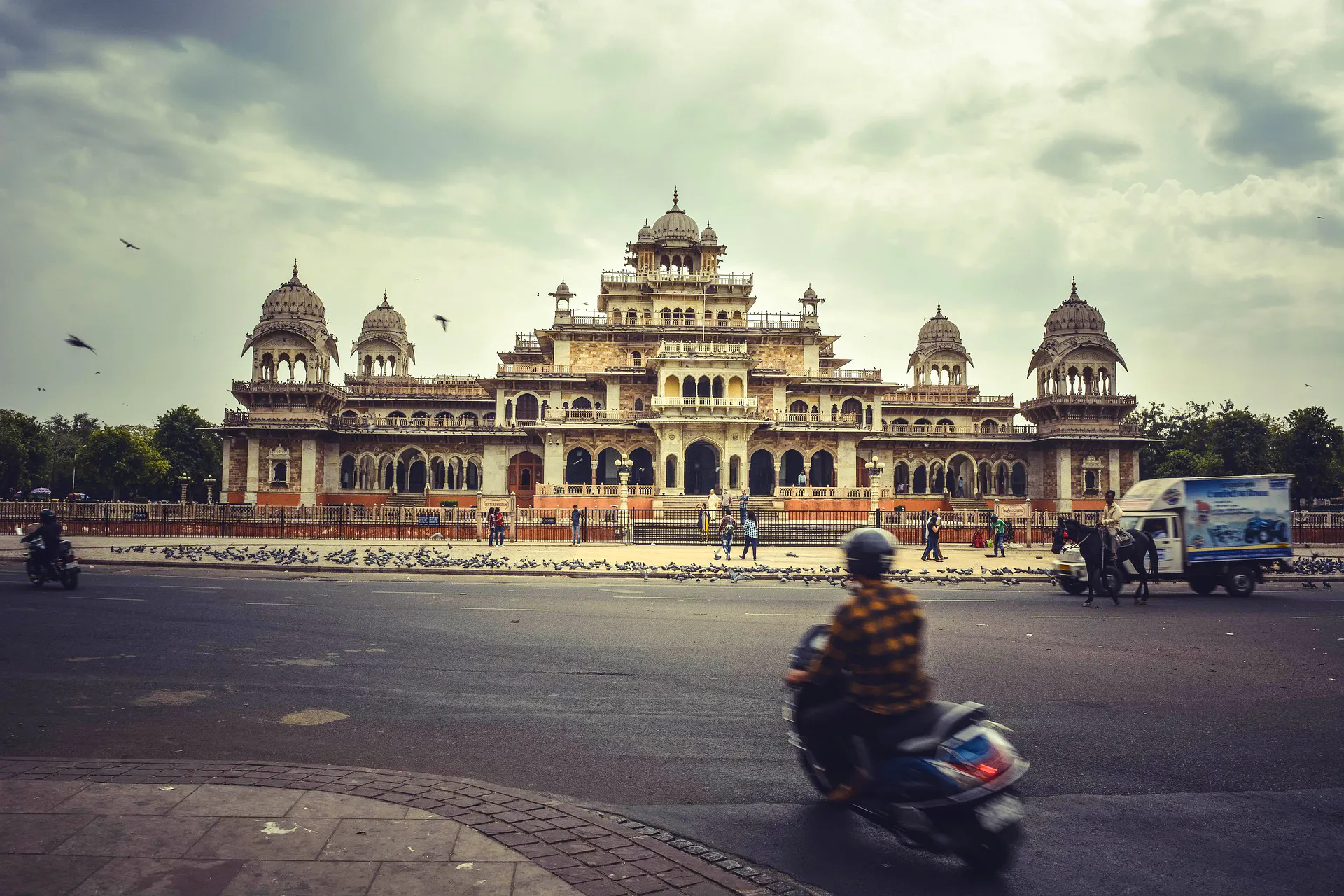 Jaipur: Private Full Day Sightseeing Tour By Car with Guide