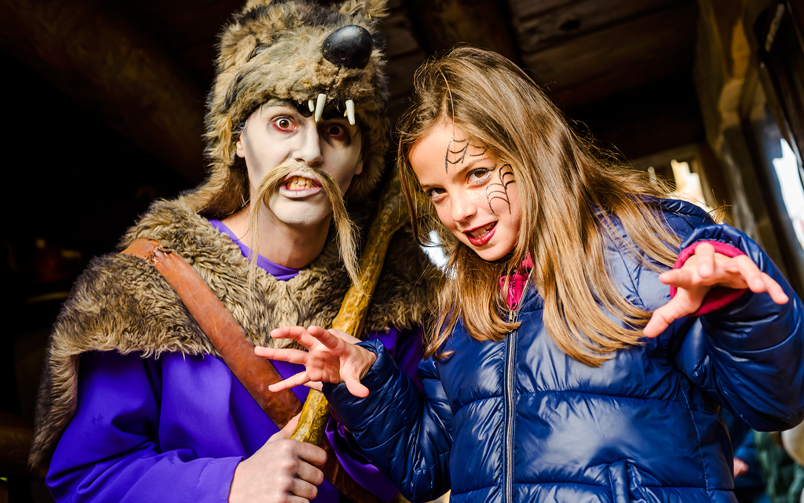 Characters in Halloween costumes at Parc Astérix Halloween Special.