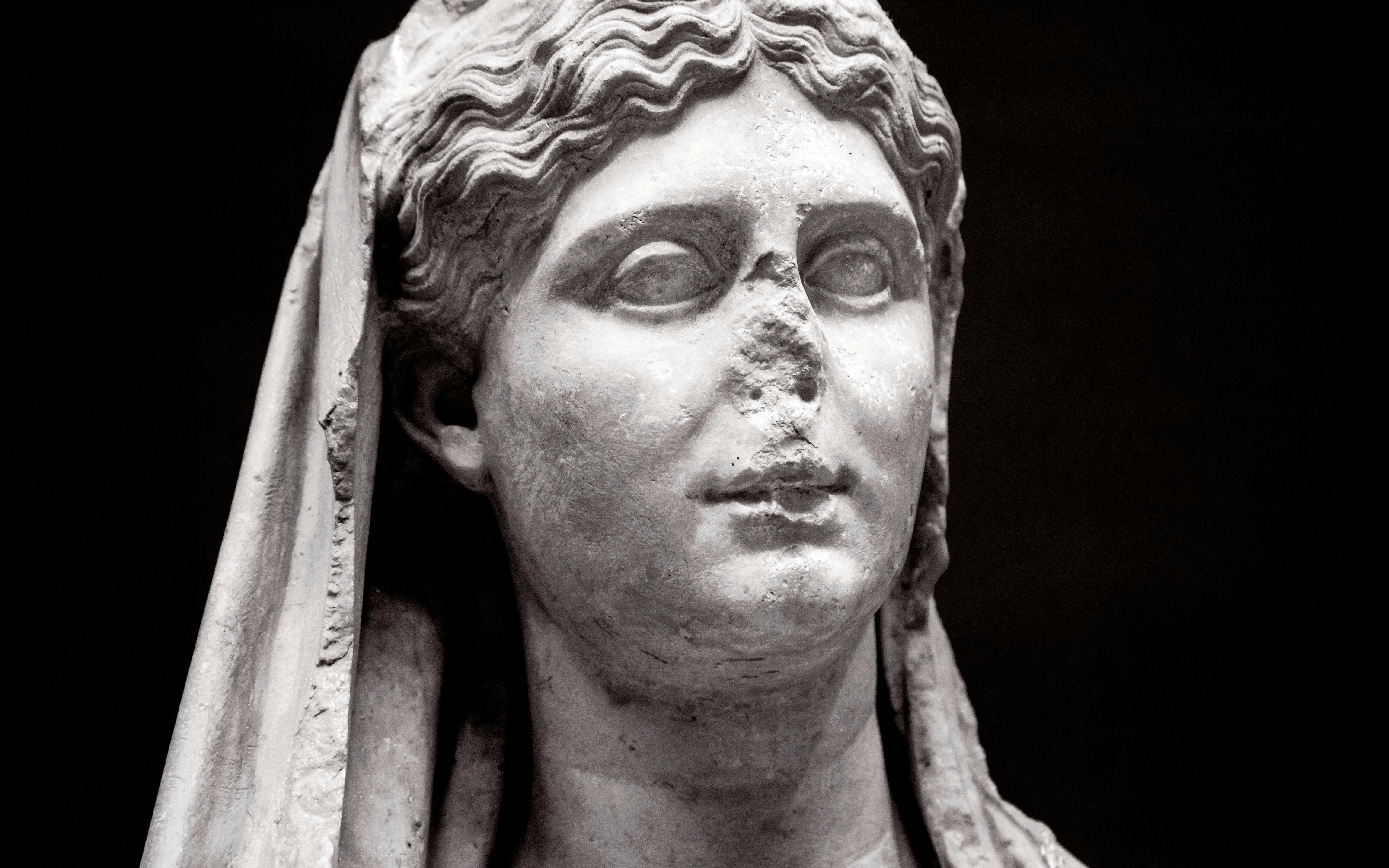 Marble female funerary statue from 320 BC, National Archaeological Museum, Athens.