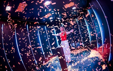 Guest enjoying confetti room at Amaze Amsterdam.