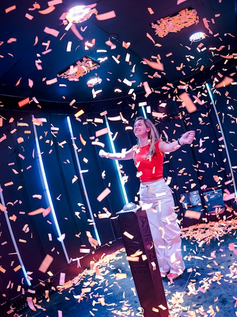 Guest enjoying confetti room at Amaze Amsterdam.