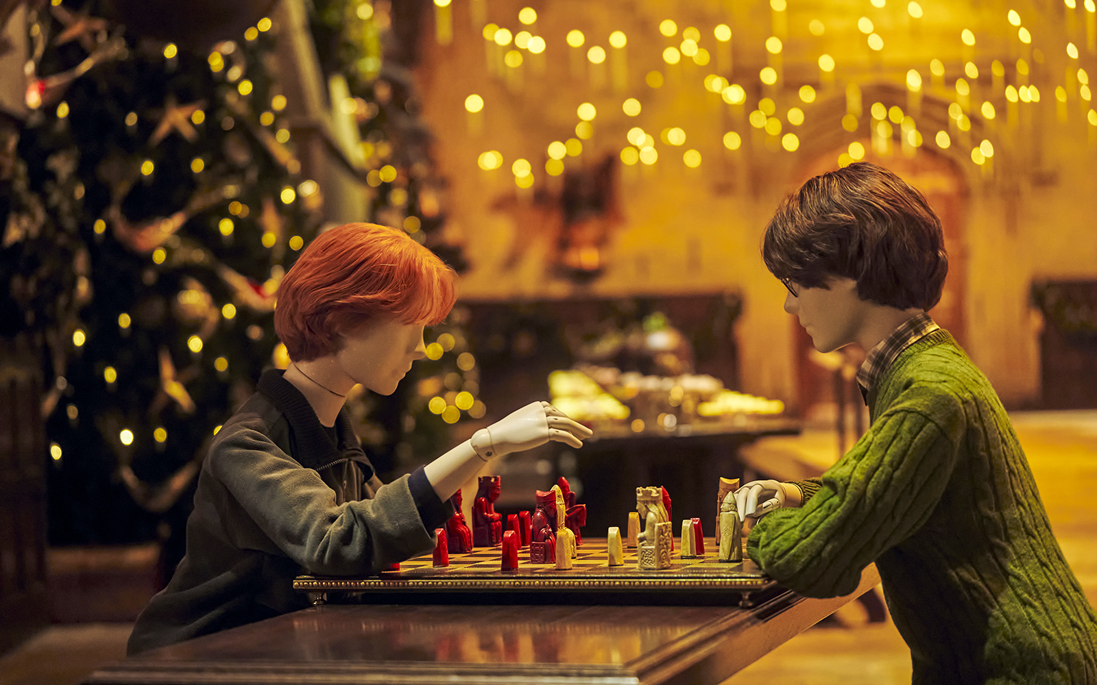 Mannequins playing wizard chess in the Great Hall, Christmas setting, Harry Potter Studio Tour Tokyo.