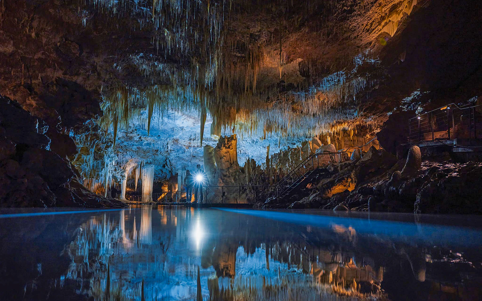 Mirror-still underground lake