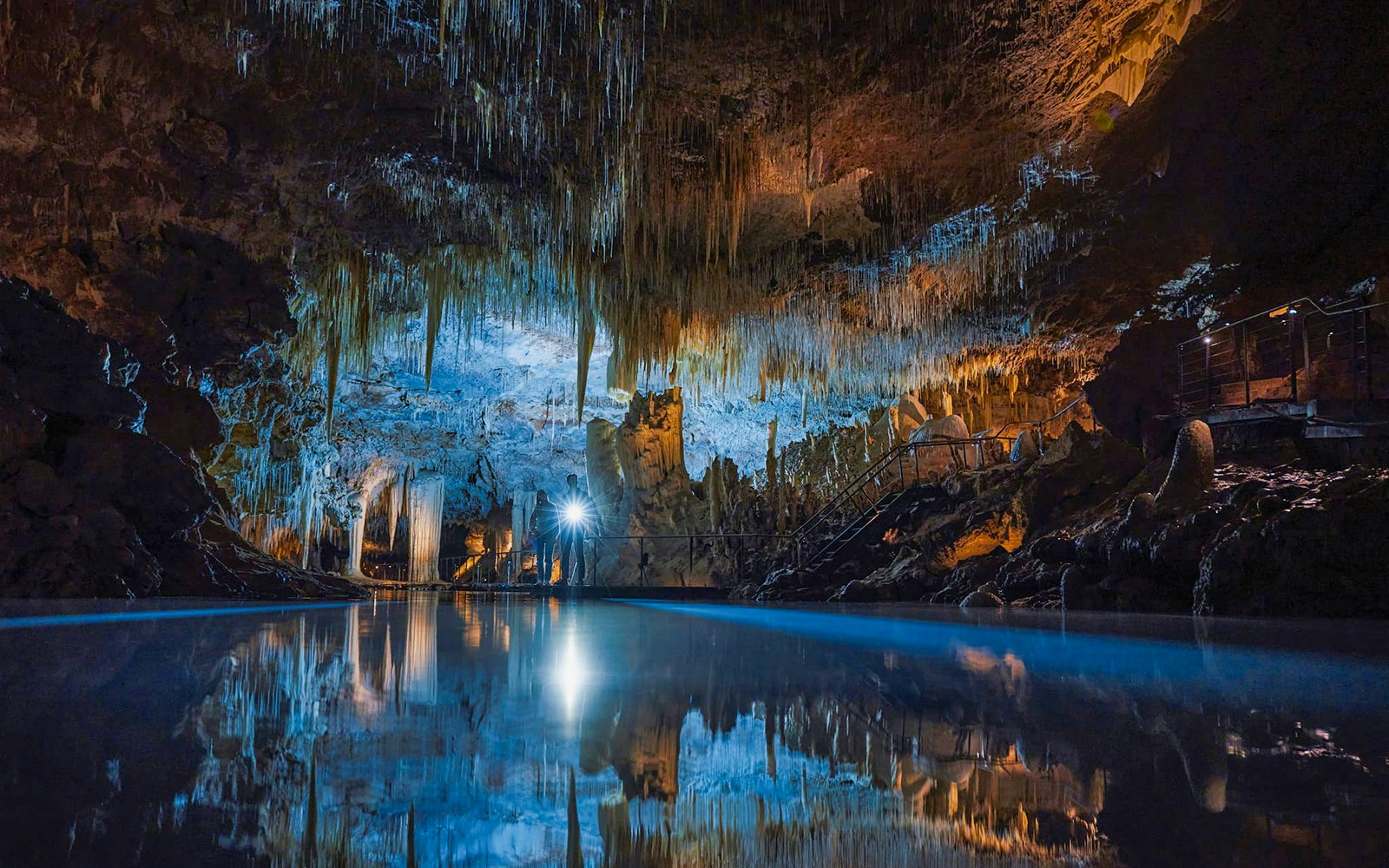Mirror-still underground lake
