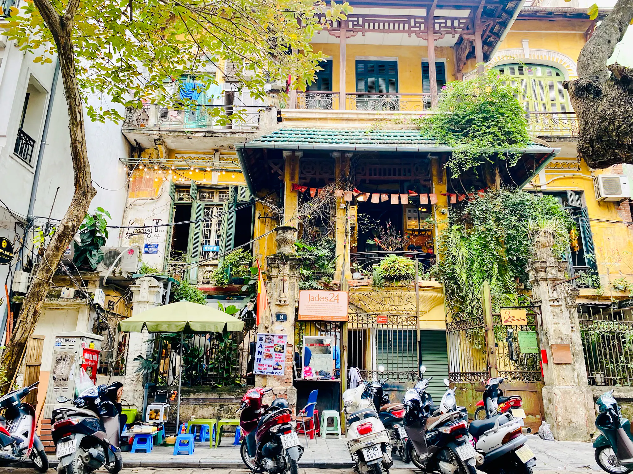 Hanoi French Quarter Coffee, History and Architecture Walking Tour
