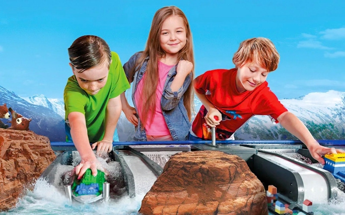 Children playing with Arctic Icebreaker model at LEGOLAND Billund.