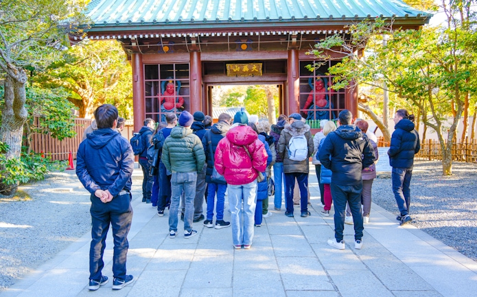 Tour group at a temple entrance in Japan during Mount Fuji, Lake Ashi & Big Buddha day tour.
