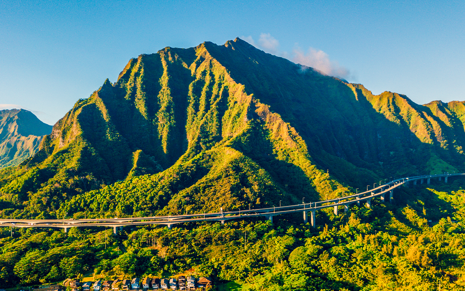 Green cliffs and mountains on the island of Oahu, Hawaii with the world famous Haiku stairs or the stairs to heaven.