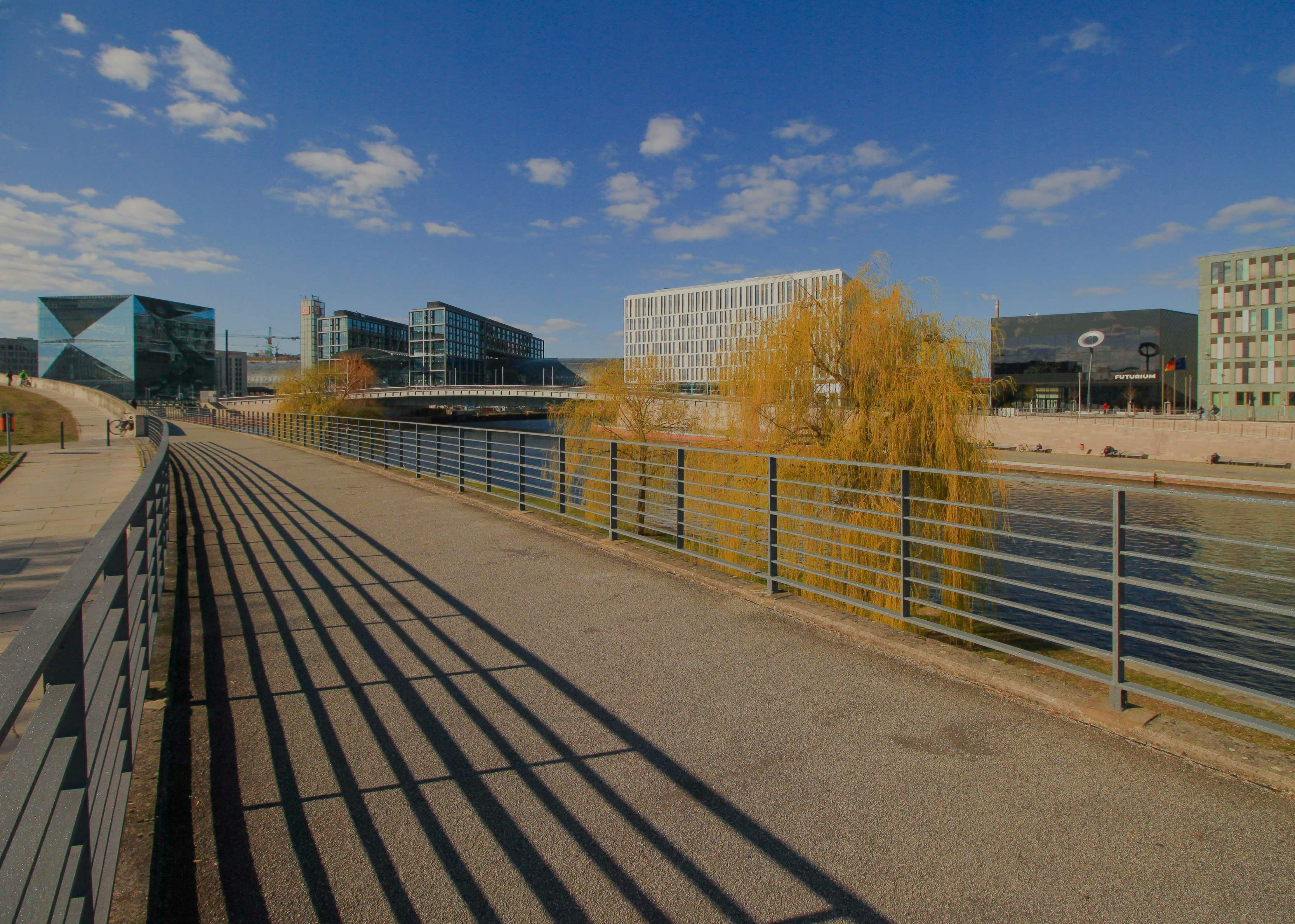 Spreebogen Park