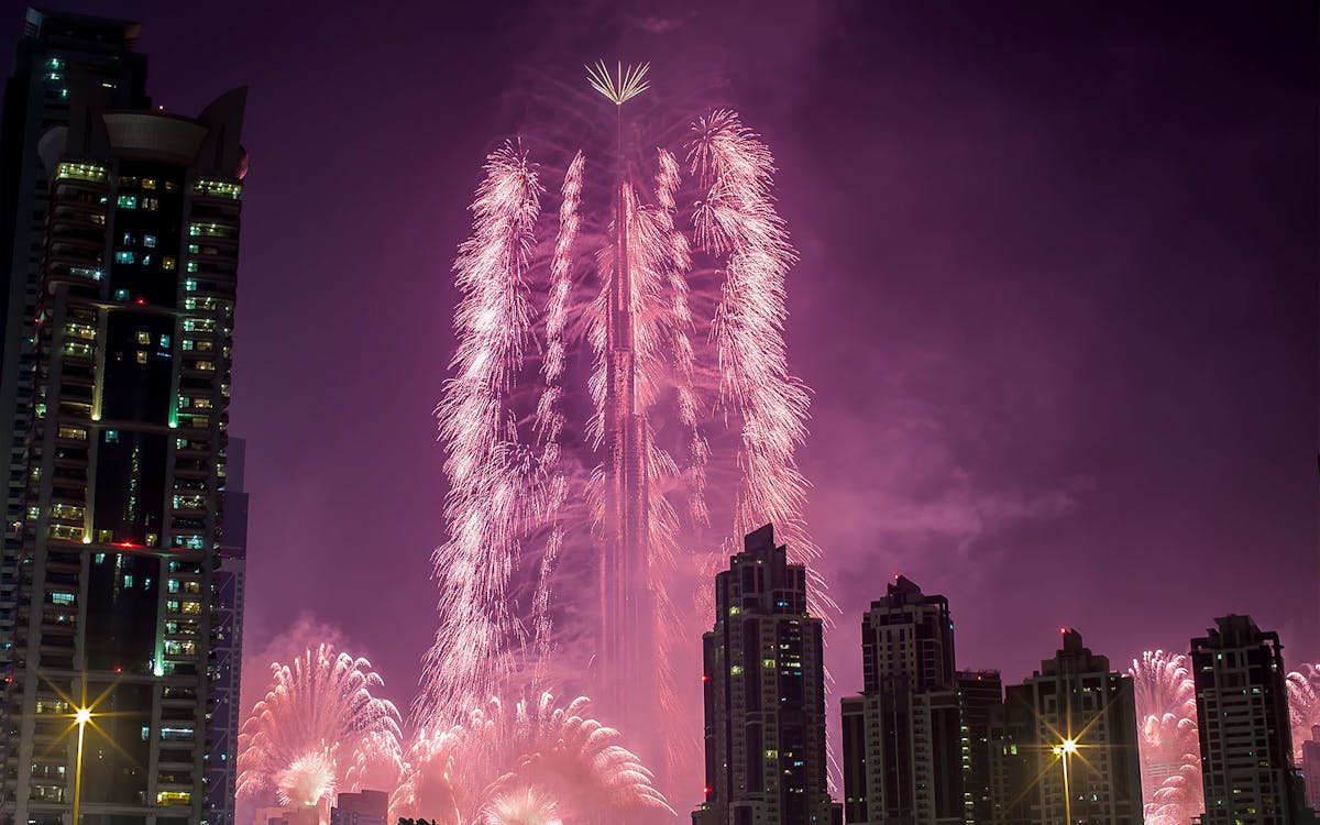 new year’s eve dinner & house beverages at sky views with burj khalifa fireworks-3 new year’s eve dinner & house beverages at sky views with burj khalifa fireworks-3