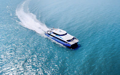 Ferry approaching Rottnest Island with ocean view, part of the guided bus tour from Perth or Fremantle.