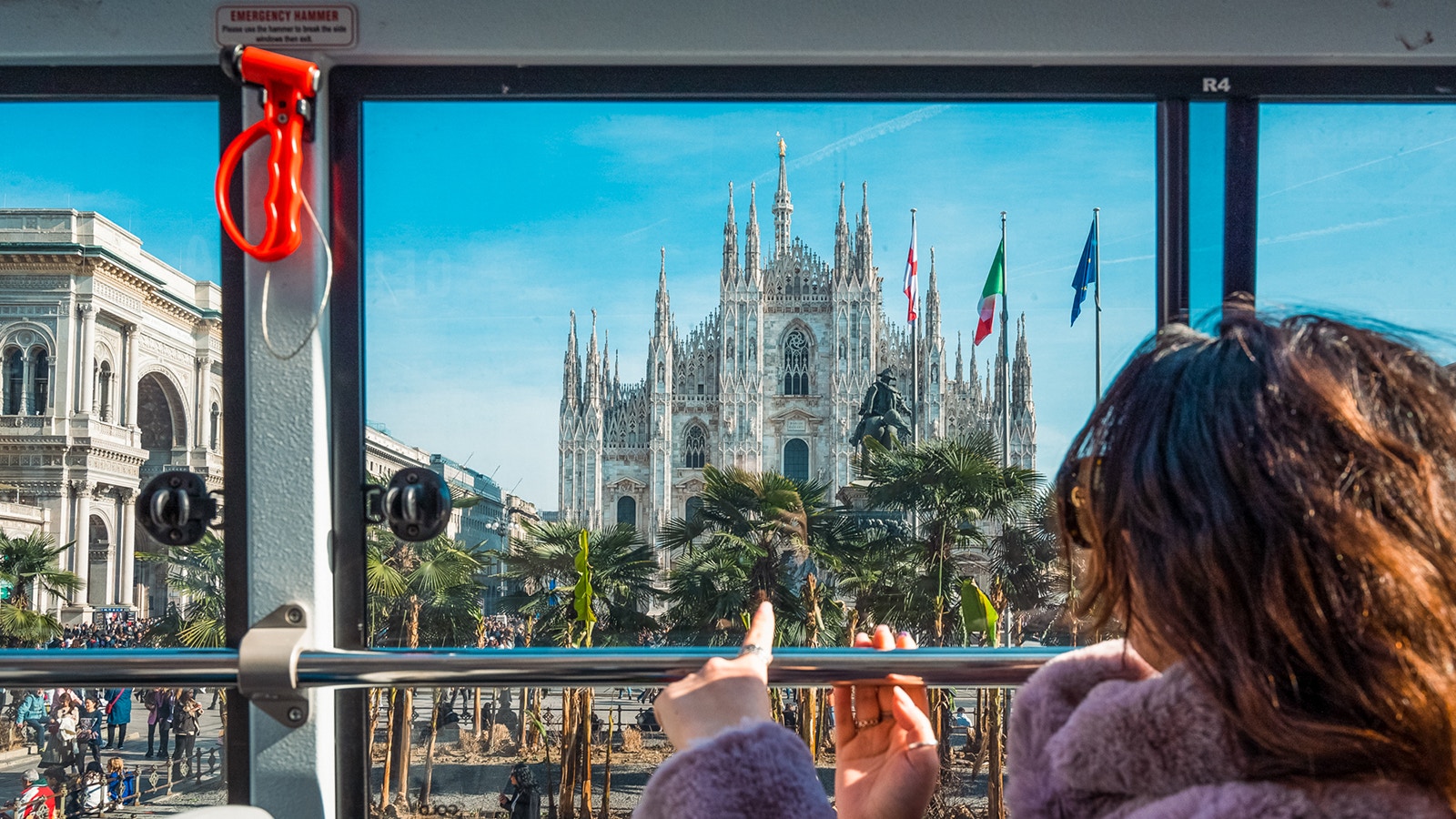 Lady looking at the Duomo of Milan on the Milan Hop-on Hop-off Bus Tour