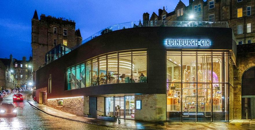 Scotch whisky barrels in Edinburgh's The Gold Tour - Scotch Whisky Experience.