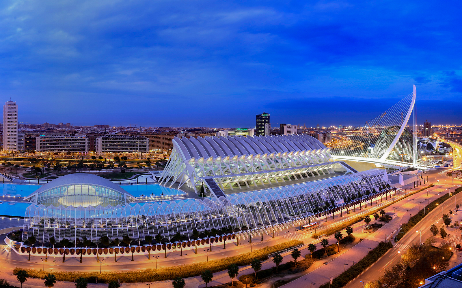 Hemisfèric and Science Museum in Valencia at dusk, showcasing modern architecture.