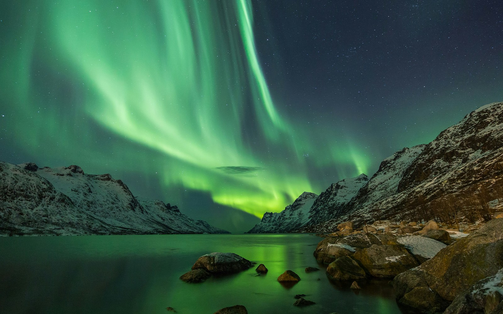 Northern lights over Grøtfjord fjords in Tromsø, Norway.