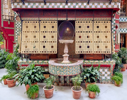 Casa Vicens - Backyard