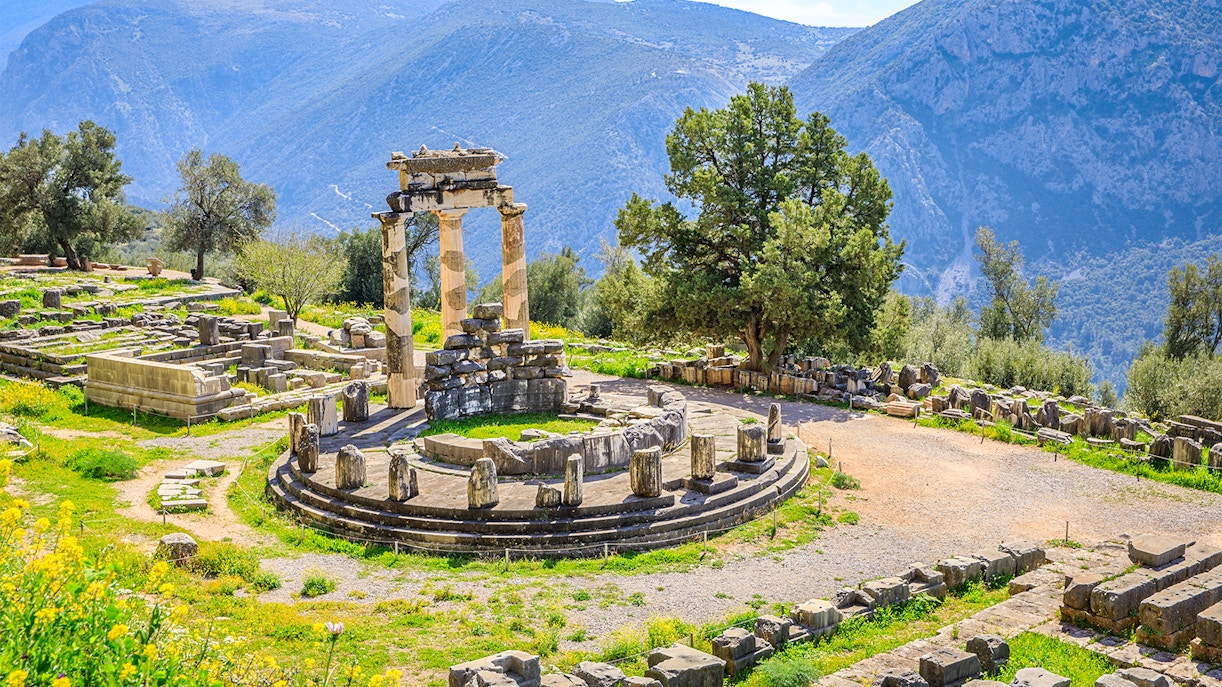 https://cdn-imgix.headout.com/media/images/c4befb6cd8548da6d749055b8afc1c31-Delphi%20archaeological%20site.jpg