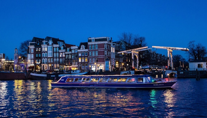 sightseeing boat amsterdam