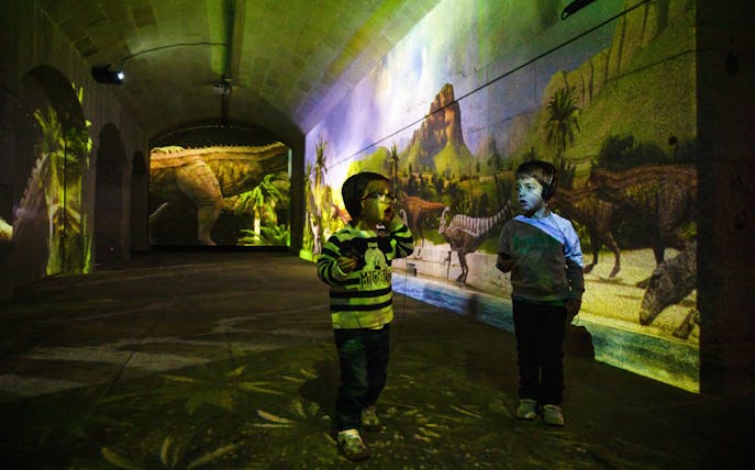Kids exploring immersive dinosaur exhibits at Dino Experience Porto.