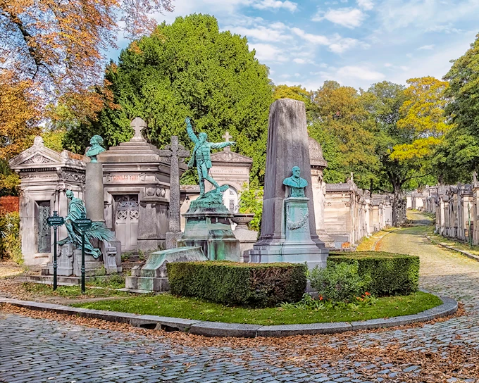 Guided Tour of Père Lachaise Cemetery’s Famous Graves