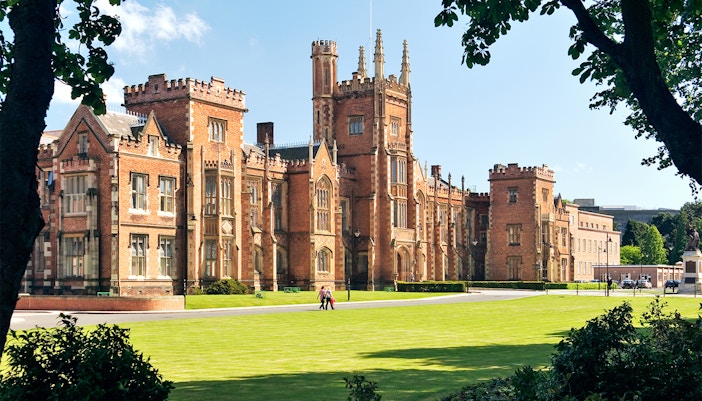 Queen’s University Belfast Hop On Hop Off